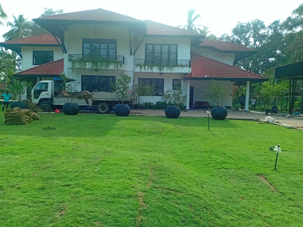 RESIDENTIAL LANDSAPE / LAKSHIKA JAYAKODI / KATUNERIYA